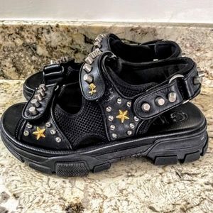 Gucci Aguru Studded Leather Sandals Men’s Size 9 in Black Very Gently used